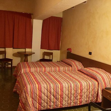 Hotel Sarre المظهر الخارجي الصورة