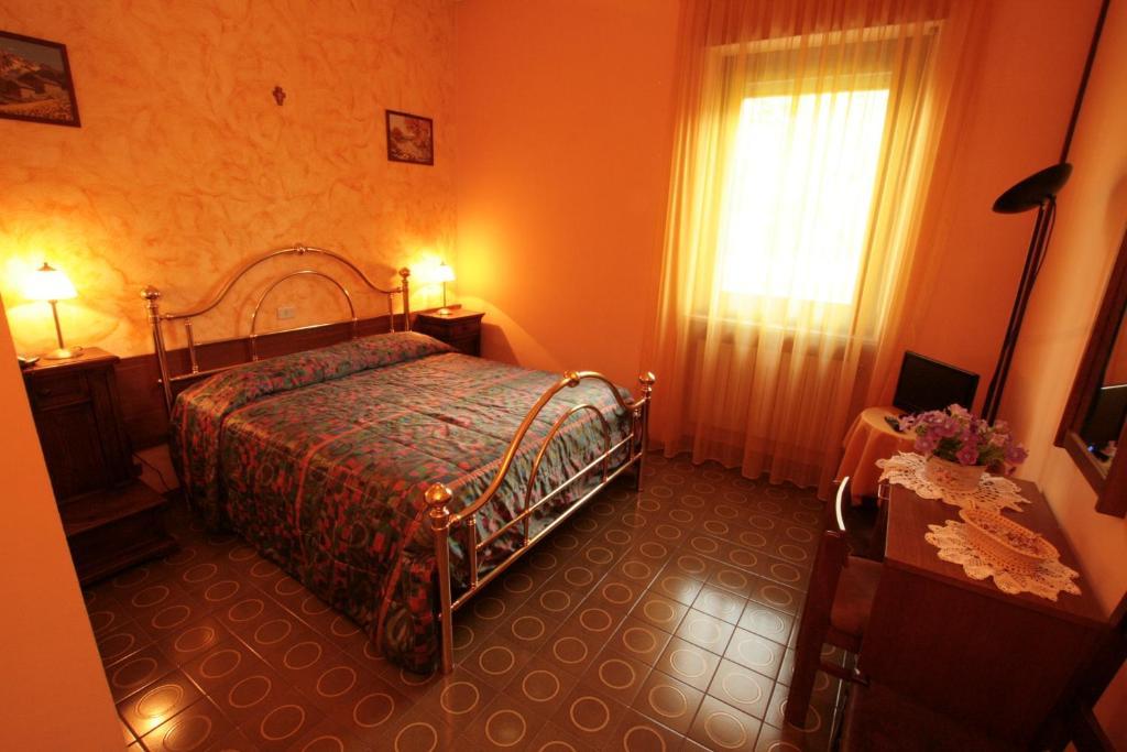 Hotel Sarre الغرفة الصورة