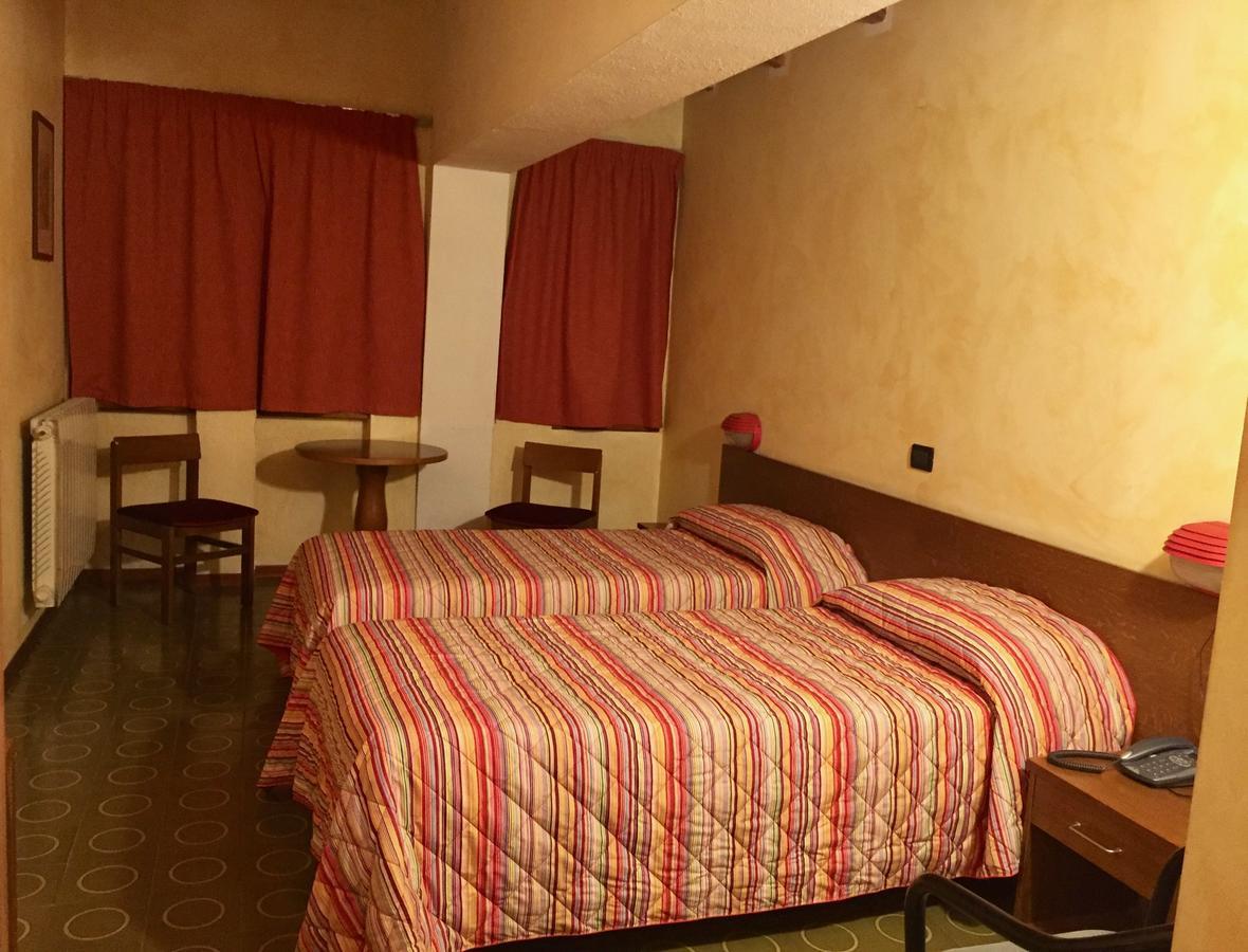 Hotel Sarre المظهر الخارجي الصورة