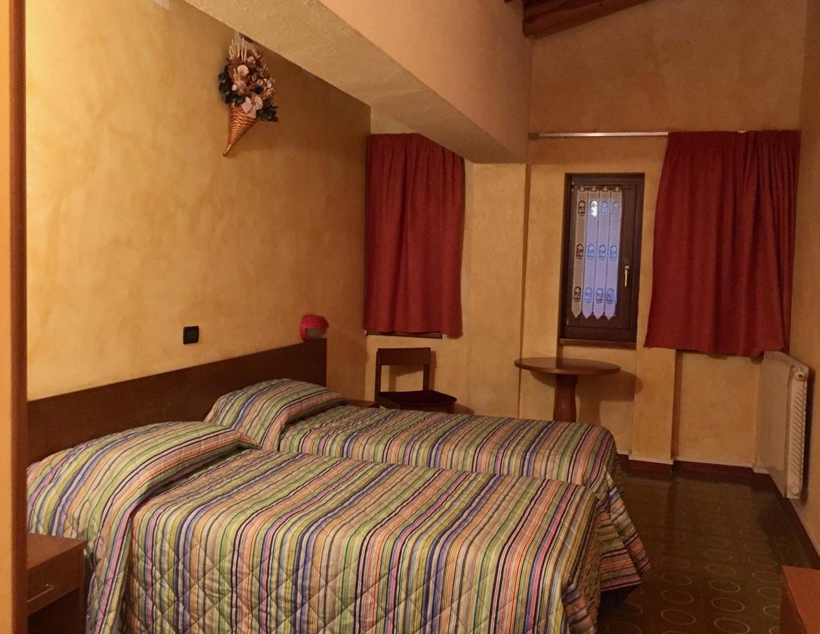 Hotel Sarre المظهر الخارجي الصورة