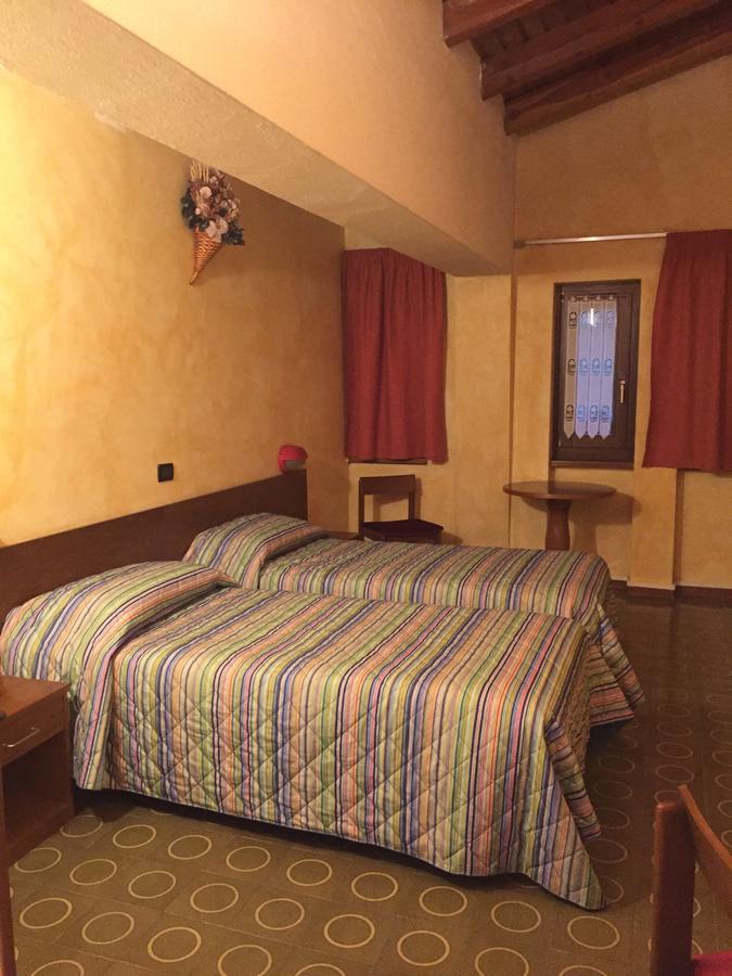 Hotel Sarre المظهر الخارجي الصورة